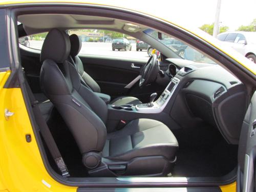 Hyundai Genesis Coupe 2010 photo 2