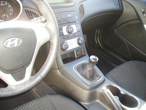 Hyundai Genesis Coupe 2010 photo 2