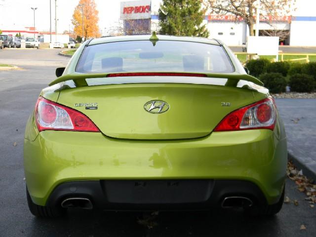 Hyundai Genesis Coupe 2010 photo 4