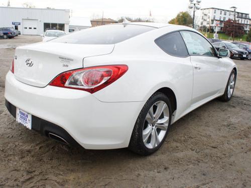 Hyundai Genesis Coupe 2010 photo 1