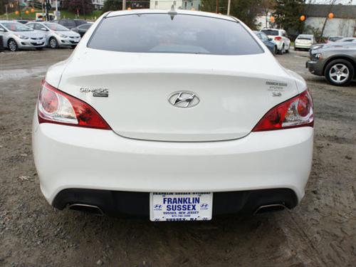 Hyundai Genesis Coupe 2010 photo 2