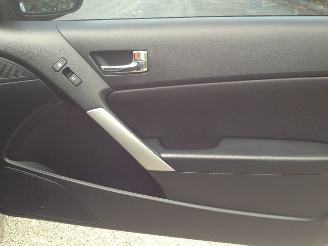 Hyundai Genesis Coupe 2010 photo 4