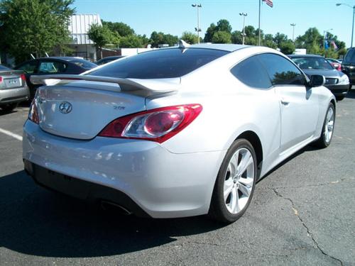 Hyundai Genesis Coupe 2010 photo 2