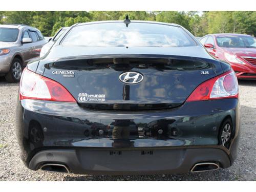 Hyundai Genesis Coupe 2010 photo 3