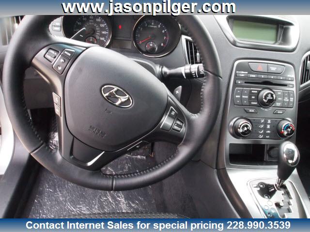 Hyundai Genesis Coupe 2011 photo 1