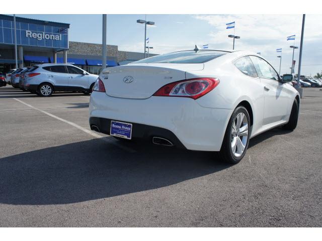 Hyundai Genesis Coupe 2011 photo 1
