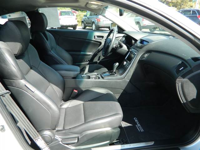 Hyundai Genesis Coupe 2011 photo 2