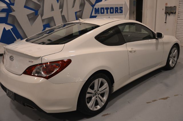 Hyundai Genesis Coupe 2011 photo 1