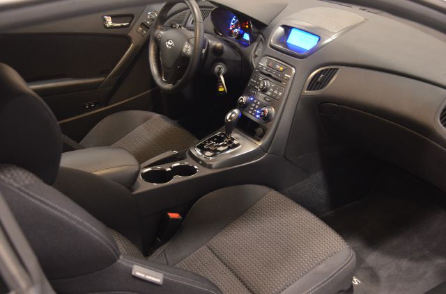 Hyundai Genesis Coupe 2011 photo 16