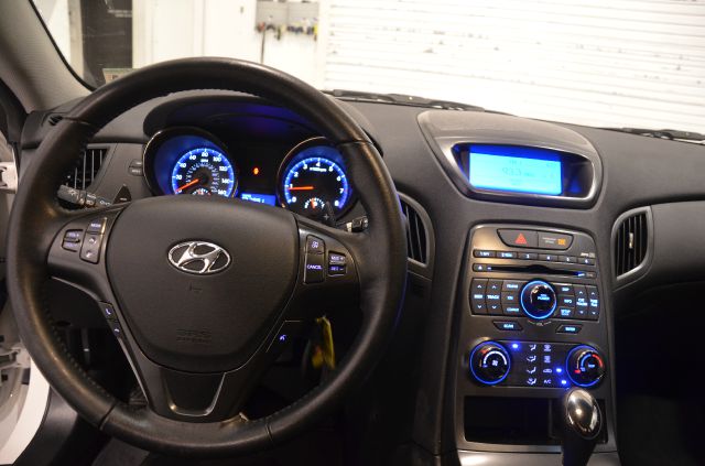 Hyundai Genesis Coupe 2011 photo 23
