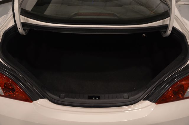 Hyundai Genesis Coupe 2011 photo 25