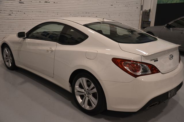 Hyundai Genesis Coupe 2011 photo 7