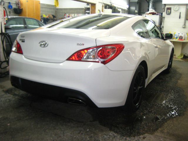 Hyundai Genesis Coupe 2012 photo 3