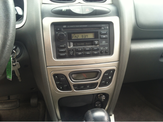 Hyundai Santa Fe LS Truck SUV