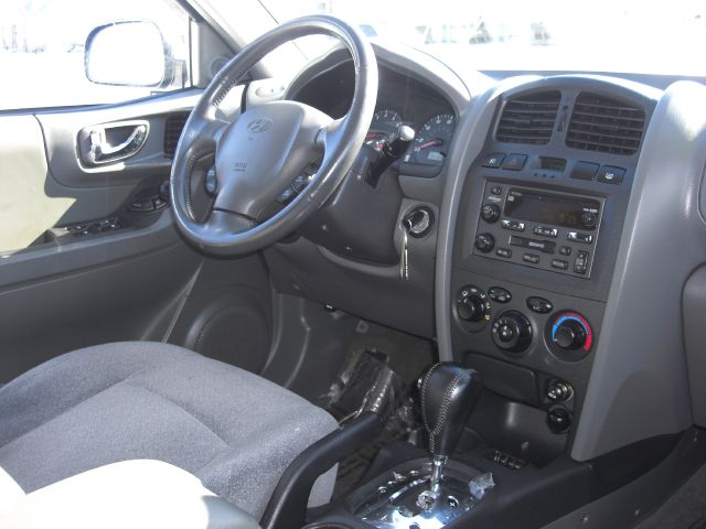 Hyundai Santa Fe 2003 photo 2