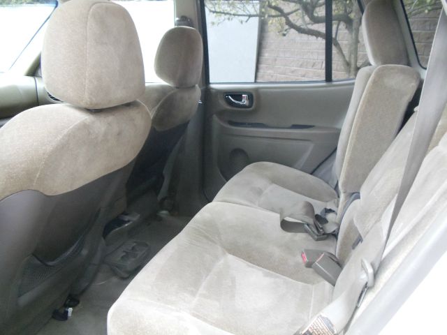 Hyundai Santa Fe 4dr Sdn 2.4L FWD SUV