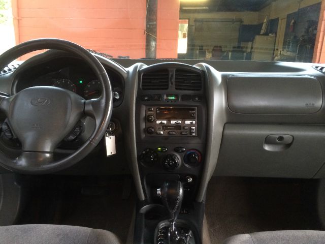 Hyundai Santa Fe 2004 photo 3