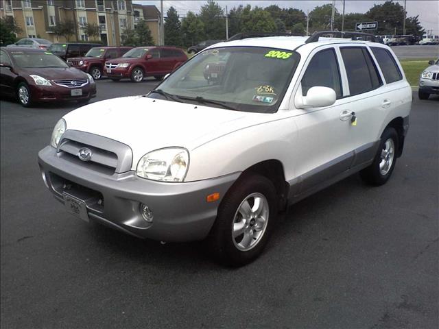 Hyundai Santa Fe SE Sedan 4D SUV