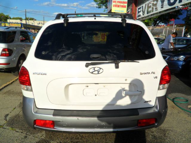 Hyundai Santa Fe 4dr Sdn 2.4L FWD SUV