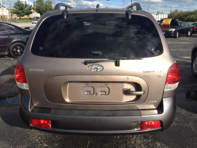 Hyundai Santa Fe 2005 photo 2