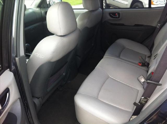 Hyundai Santa Fe 4dr Sdn R/T FWD SUV