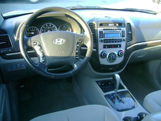 Hyundai Santa Fe SE SUV