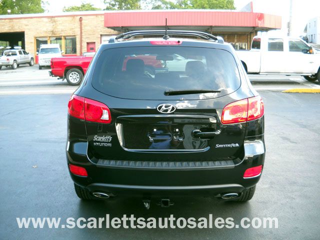 Hyundai Santa Fe SE SUV