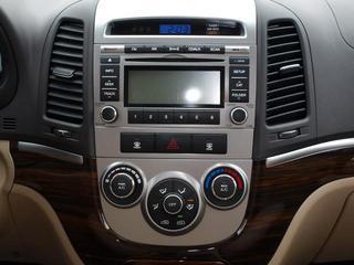 Hyundai Santa Fe 2010 photo 2