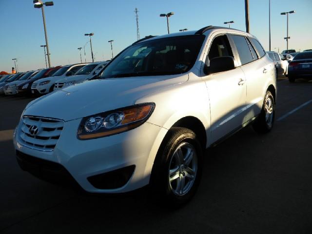 Hyundai Santa Fe SE Sedan 4D Sport Utility