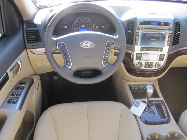 Hyundai Santa Fe 2012 photo 1