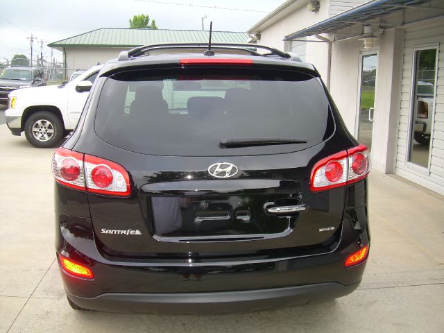 Hyundai Santa Fe With Upgraded Wheels SUV
