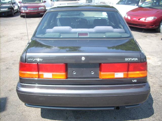 Hyundai Sonata 1992 photo 3