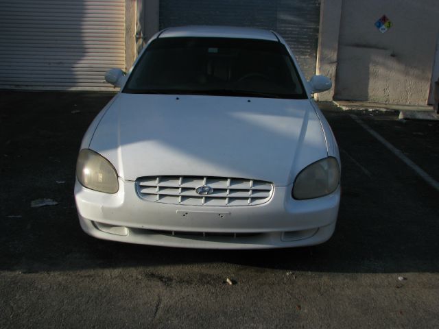 Hyundai Sonata 1999 photo 2