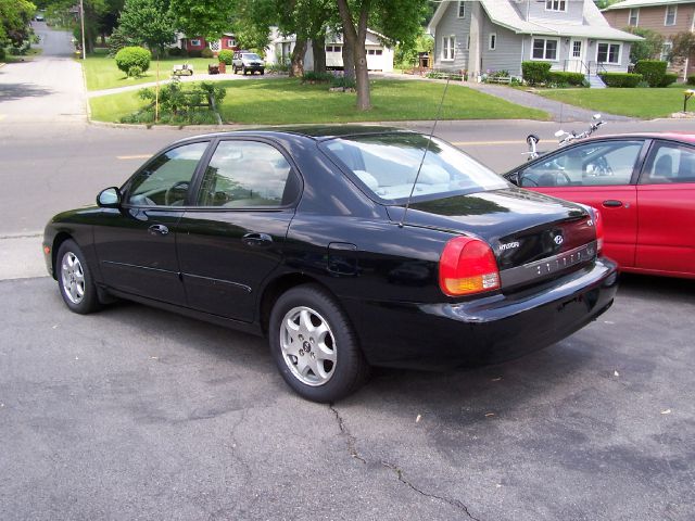 Hyundai Sonata FWD 4dr Sport Sedan