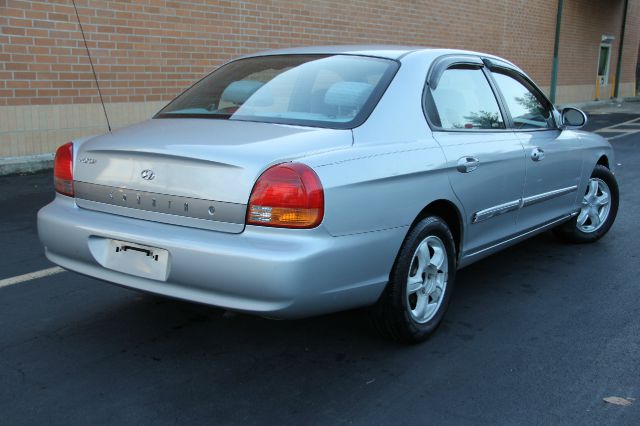 Hyundai Sonata 2000 photo 1