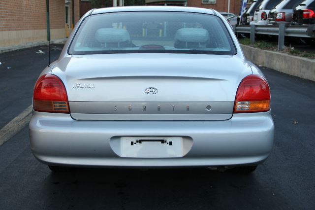 Hyundai Sonata 2000 photo 2