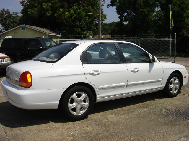 Hyundai Sonata 2000 photo 1