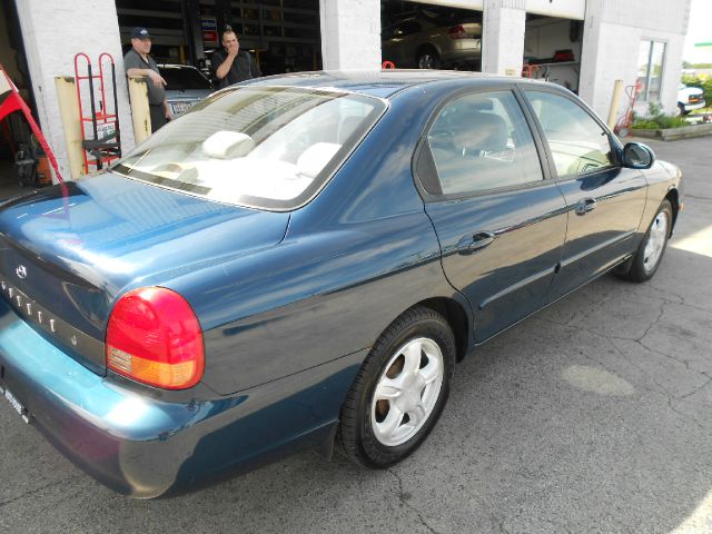 Hyundai Sonata 2000 photo 1