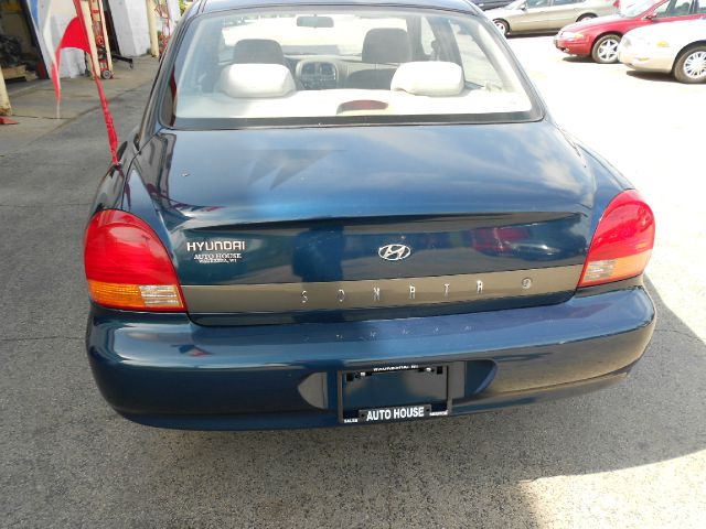 Hyundai Sonata 2000 photo 2