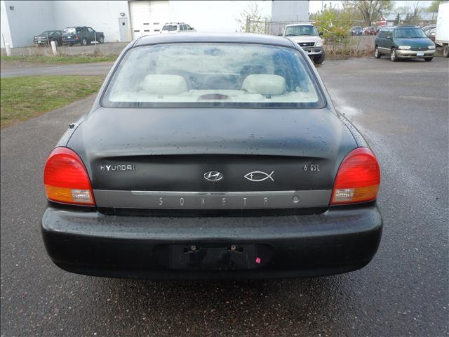 Hyundai Sonata 2000 photo 2