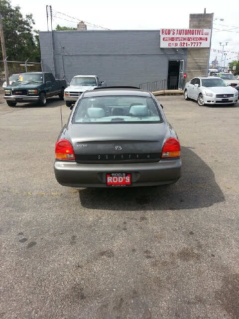 Hyundai Sonata 2001 photo 2