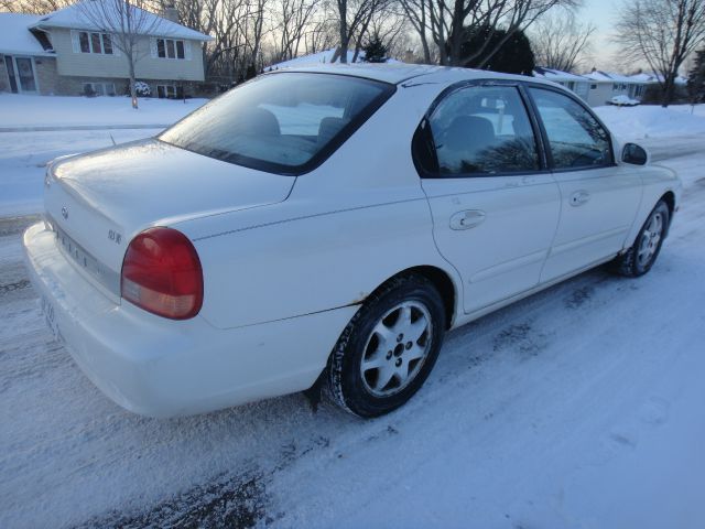 Hyundai Sonata 2001 photo 1