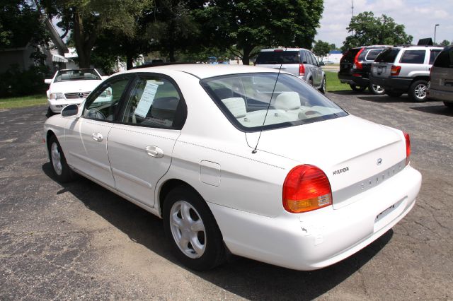 Hyundai Sonata 2001 photo 1