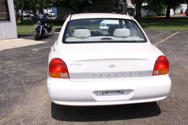 Hyundai Sonata 2001 photo 2