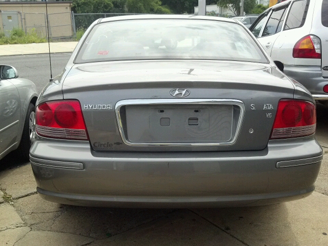 Hyundai Sonata Base Sedan