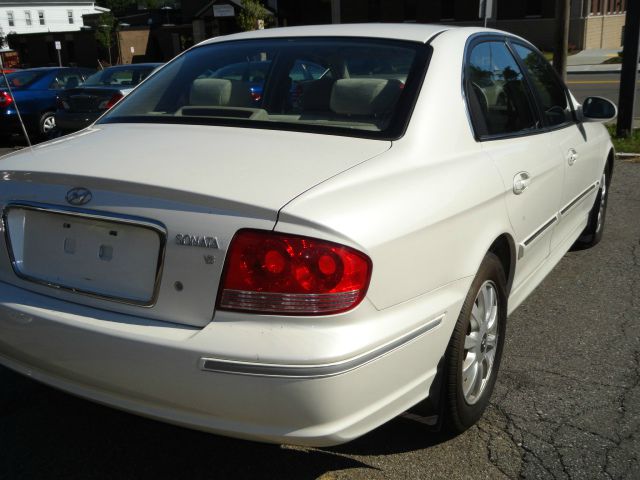 Hyundai Sonata FWD 4dr Sport Sedan