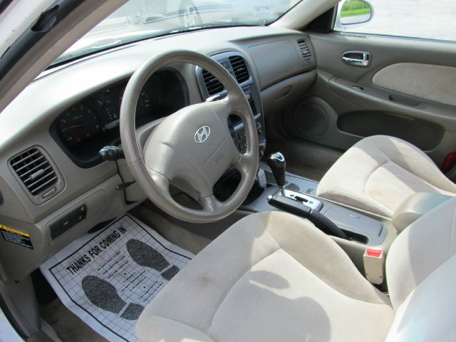 Hyundai Sonata 2004 photo 2