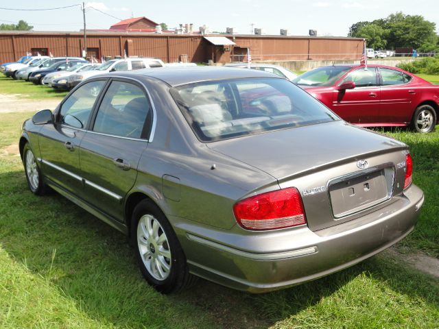 Hyundai Sonata 2004 photo 2