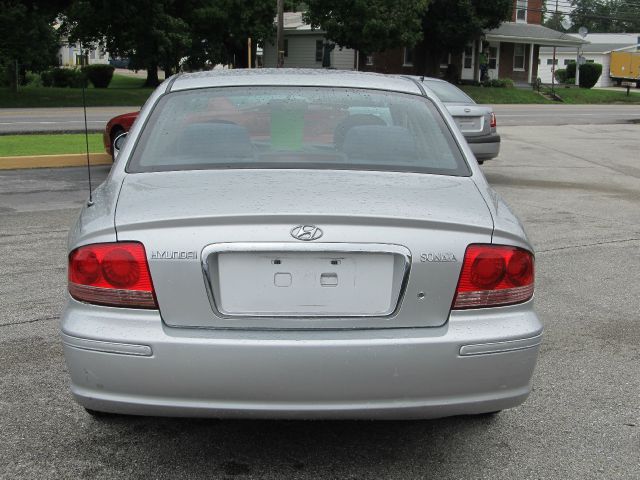 Hyundai Sonata 2004 photo 2