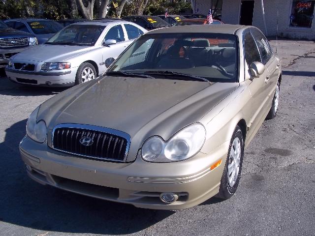 Hyundai Sonata Base Sedan